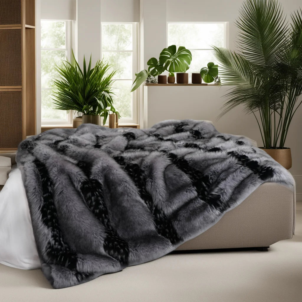 Luxuriously soft, Faux Fur Throw/Blanket