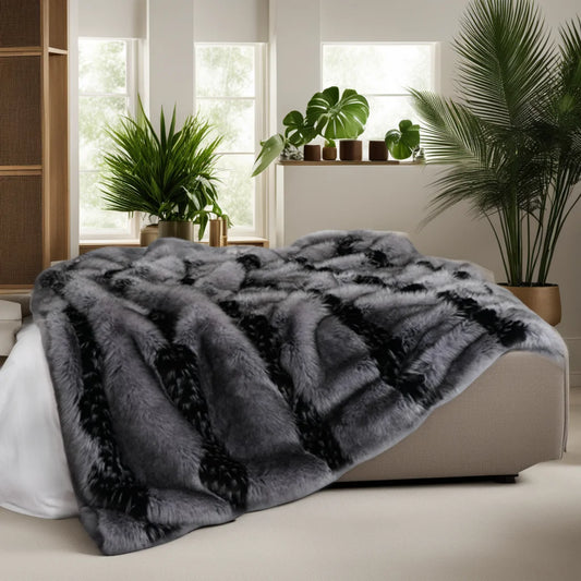 Luxuriously soft, Faux Fur Throw/Blanket