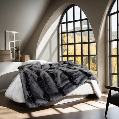 Luxuriously soft, Faux Fur Throw/Blanket